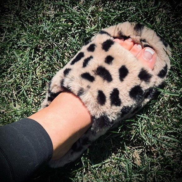 Leopard Print Faux Fur Slippers - Picture 5 of 10